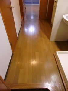 フローリング清掃作業前