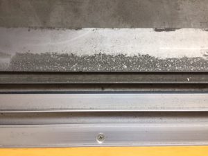 サッシ清掃作業前